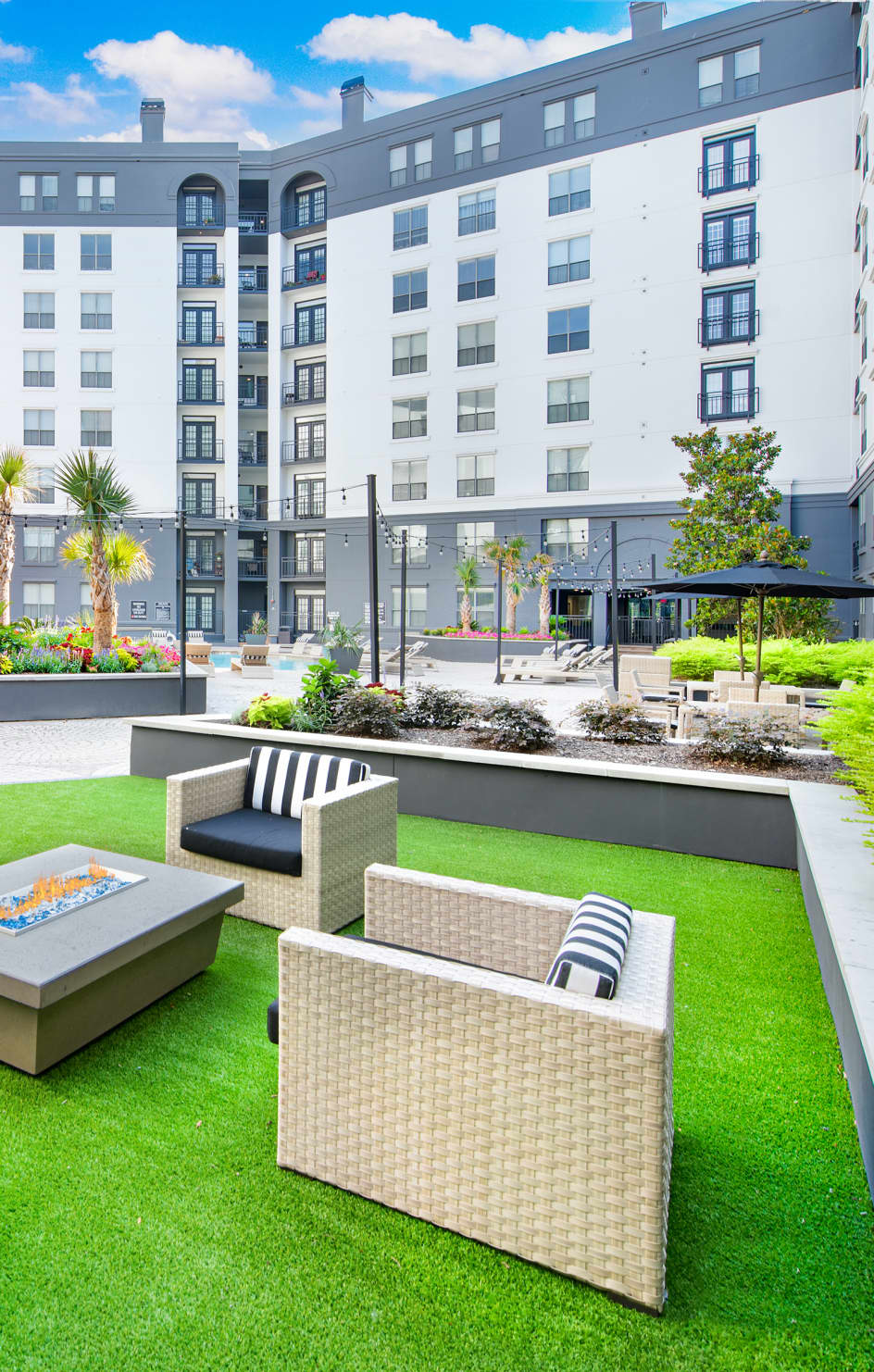 Courtyard at MAA Worthington luxury apartment homes in Dallas, TX