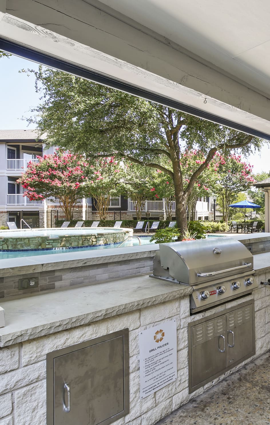 Grilling area at Venue at Stonebridge Ranch luxury apartment homes in McKinney, TX