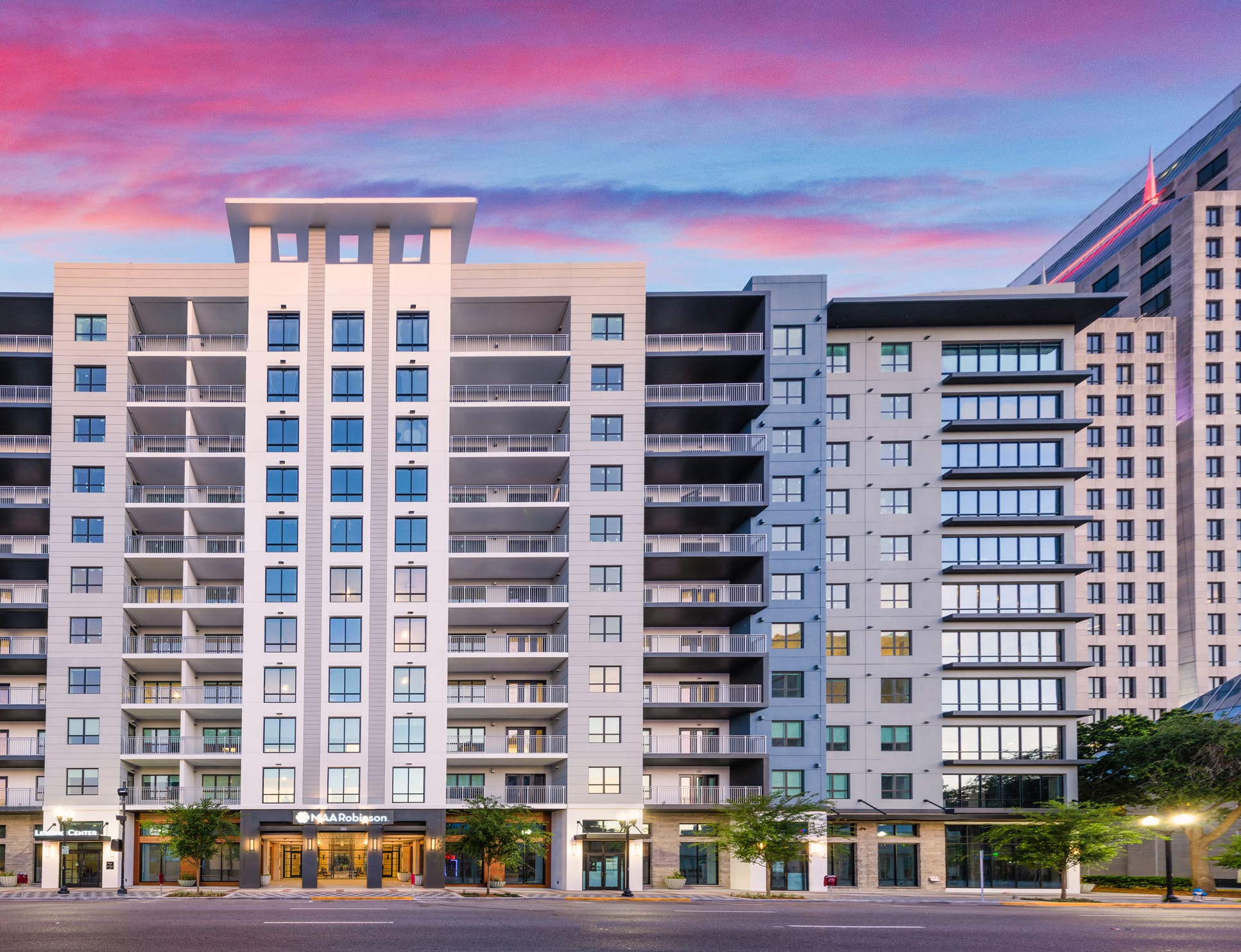Exterior of MAA Robinson luxury apartments in Orlando, Florida
