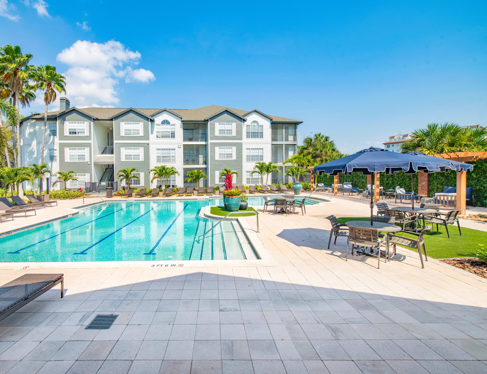 Pool at MAA Hyde Park in Tampa, FL