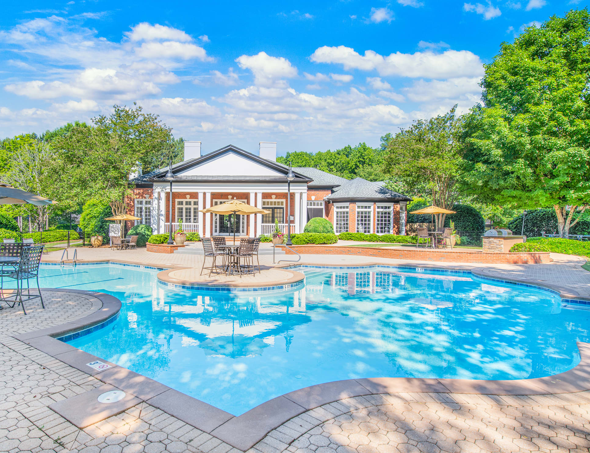 Luxury swimming pool at MAA River Oaks luxury apartment homes in Duluth, GA