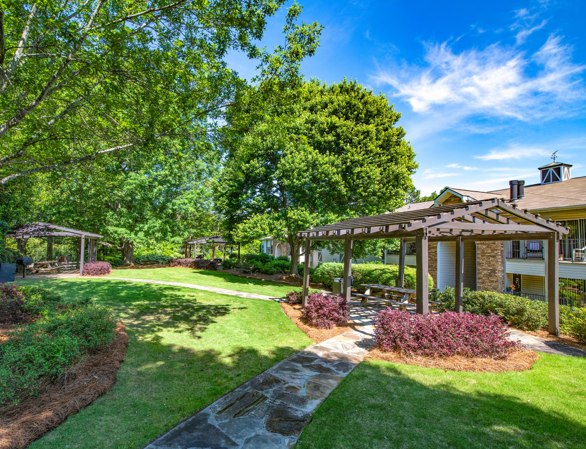 Courtyard at MAA Paddock Club in Greenville, SC