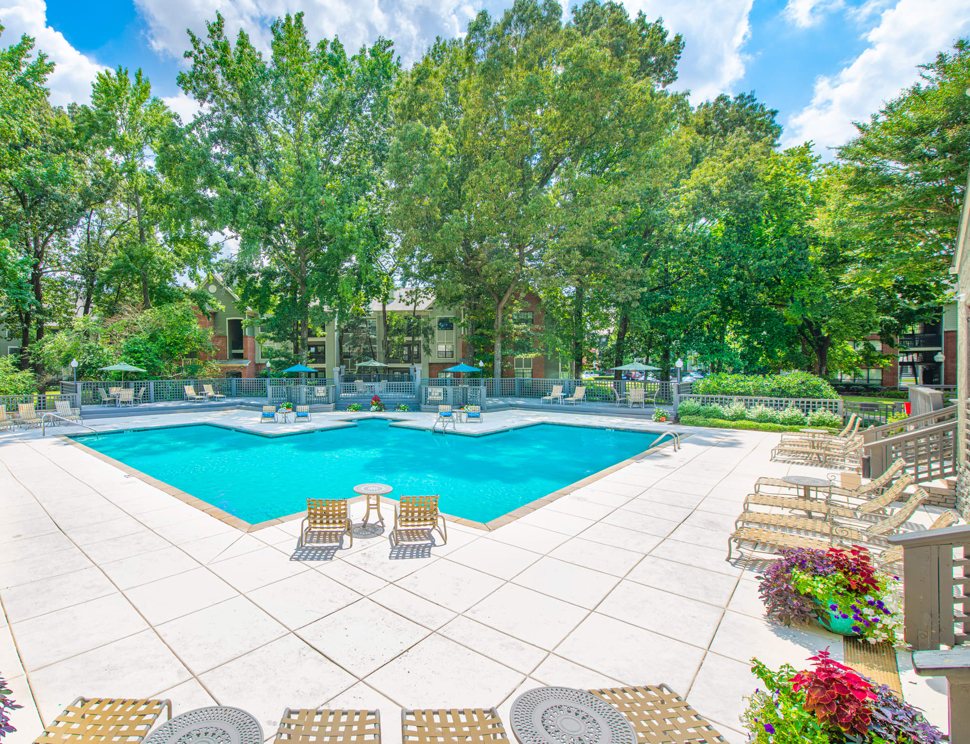 Pool at Lincoln on the Green luxury apartment homes in Memphis, TN