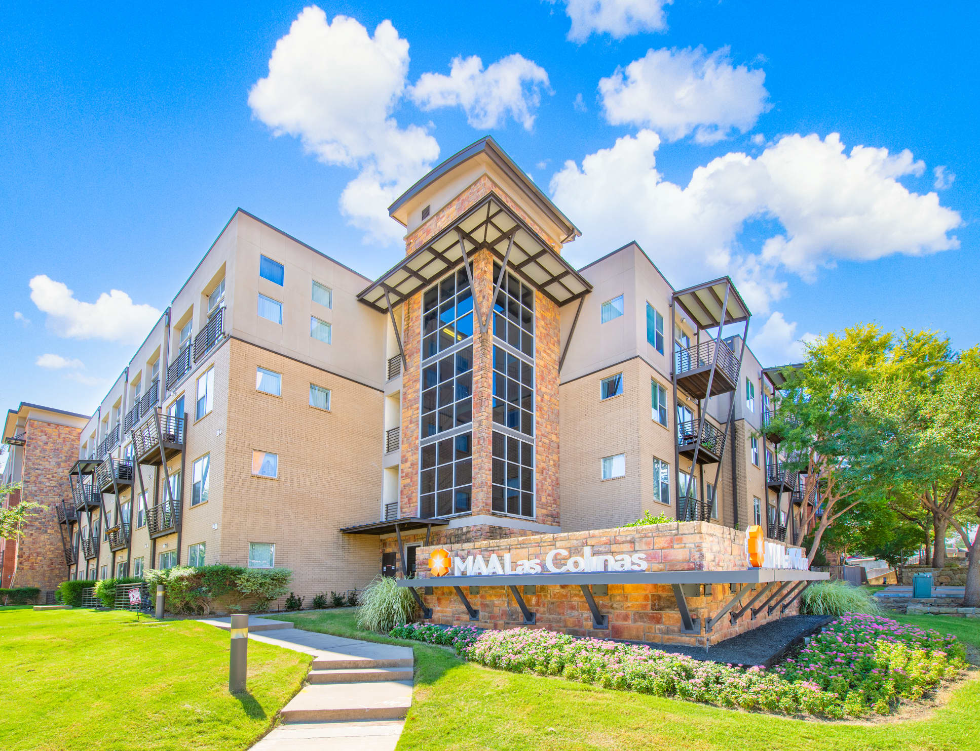 MAA Los Colinas Dallas Apartments