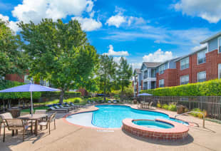 Pool at MAA Grand Courtyards luxury apartment homes in Gran Prairie, TX