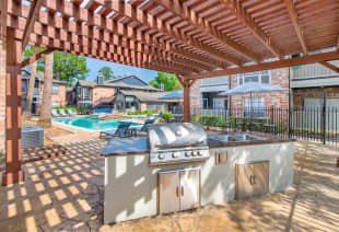 Outdoor grilling station at MAA Valleywood in Houston, TX