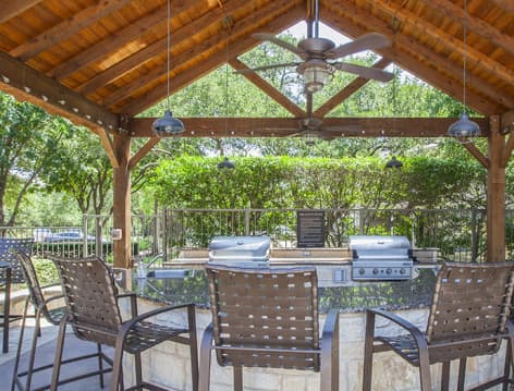 Outdoor Entertainment Area at Legacy at Western Oaks luxury apartment homes in Austin , TX