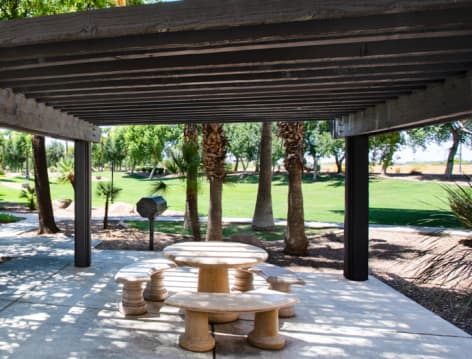 Outdoor patio at MAA City Gate luxury apartment homes in Phoenix, AZ
