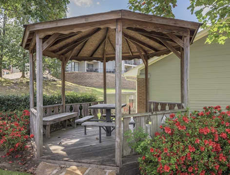 Exterior Gazebo at Westside Creek luxury apartment homes in Little Rock, AR