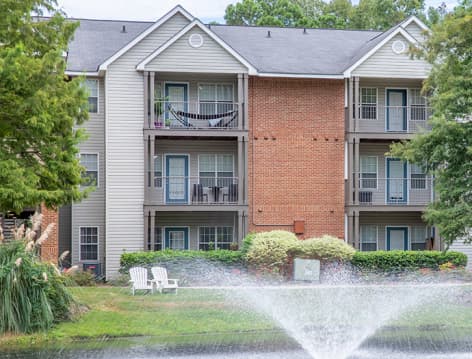 Fountain at MAA Georgetown Grove luxury apartment homes in Savannah, GA