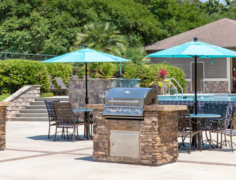 Pool Grills at Oaks at Wilmington Island luxury apartment homes in Savannah, GA