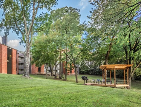 Grill Area at MAA Brentwood luxury apartment homes in Nashville, TN
