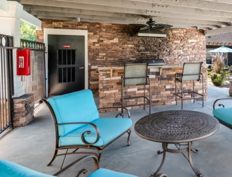 Outdoor entertainment area at MAA Murfreesboro luxury apartment homes in Nashville, TN