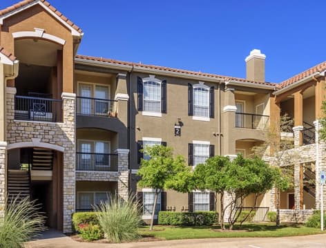 Exterior 4 at Colonial Grand at Canyon Pointe luxury apartment homes in Austin, TX