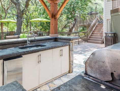 Grilling Station at The Woods on Barton Skyway luxury apartment homes in Austin, TX