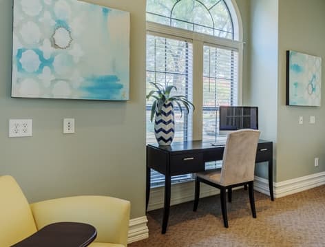 Business center at Colonial Village at Grapevine luxury apartment homes in Grapevine, TX near Dallas