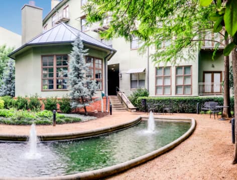Courtyard at MAA Addison Circle luxury apartment homes in Dallas, TX
