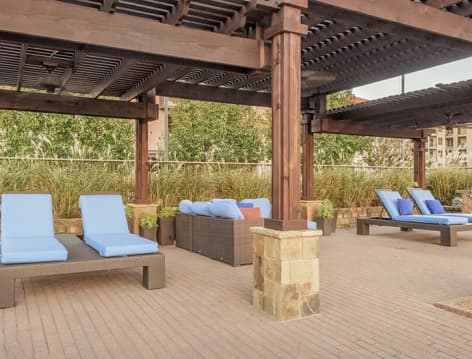 Outdoor entertainment area at MAA Bella Casita luxury apartment homes in Dallas, TX