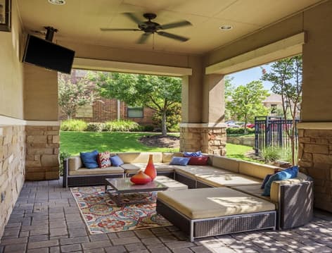 Outdoor entertainment area at MAA Hebron luxury apartment homes in Dallas, TX