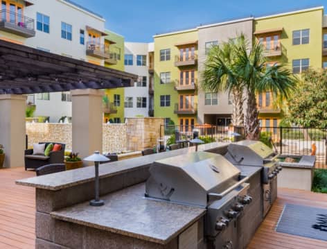 Outdoor grill area at MAA Katy Trail luxury apartment homes in Dallas, TX