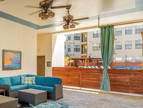 Outdoor patio area at MAA Medical District luxury apartment homes in Dallas, TX