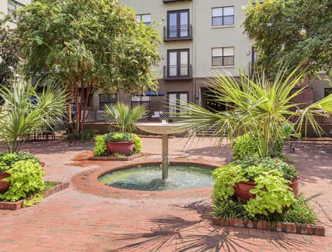 Outdoor courtyard at Post Heights luxury apartment homes in Dallas, TX