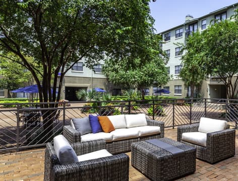Courtyard at MAA Heights luxury apartment homes in Dallas, TX