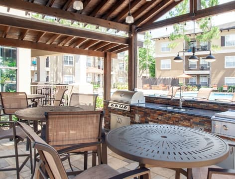 Outdoor entertaining area at Legacy Pines luxury apartment homes in Houston, TX