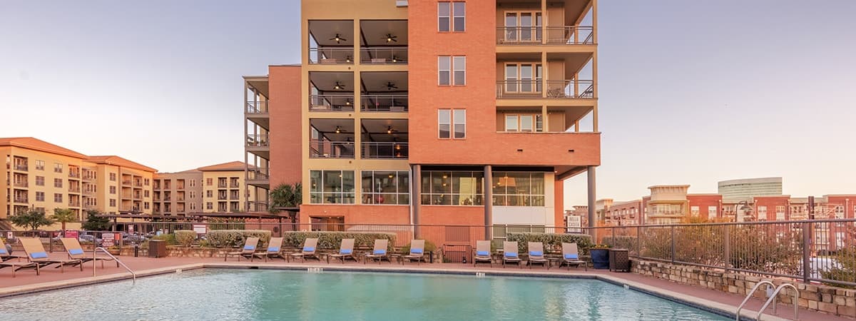 Pool at MAA Bella Casita luxury apartment homes in Dallas, TX