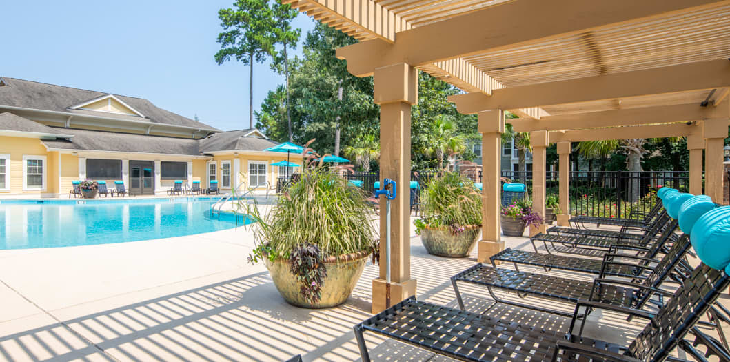 Pool and Pergola at MAA Commerce Park luxury apartment homes in Charleston, SC