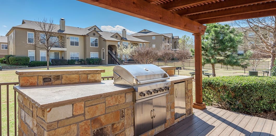 Outdoor grill area at Boulder Ridge luxury apartment homes in Dallas, TX