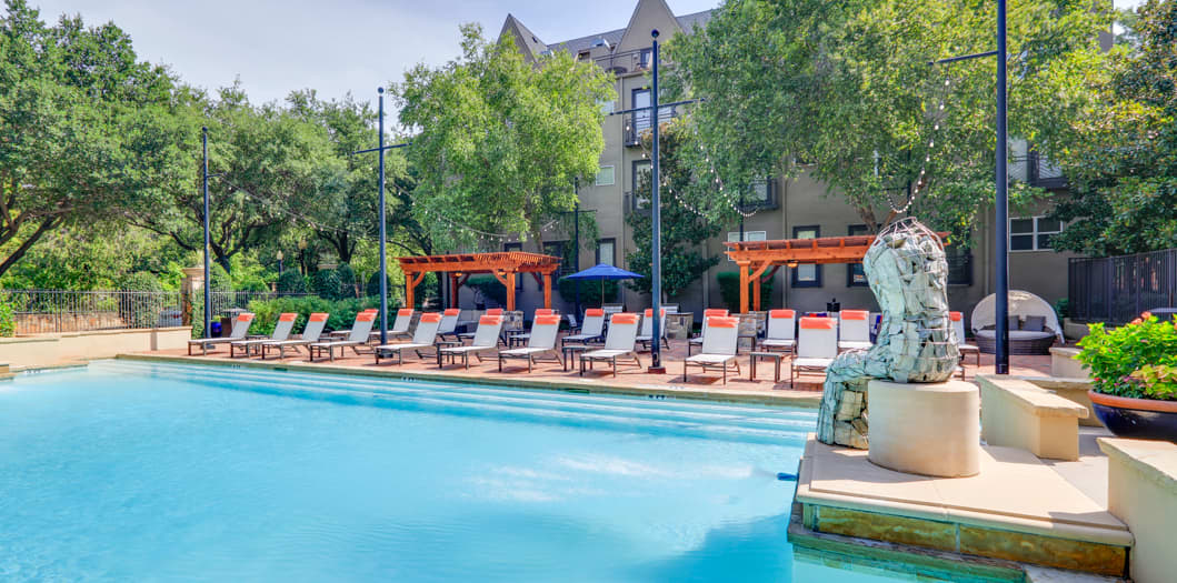 Pool at MAA Gallery luxury apartment homes in Dallas, TX