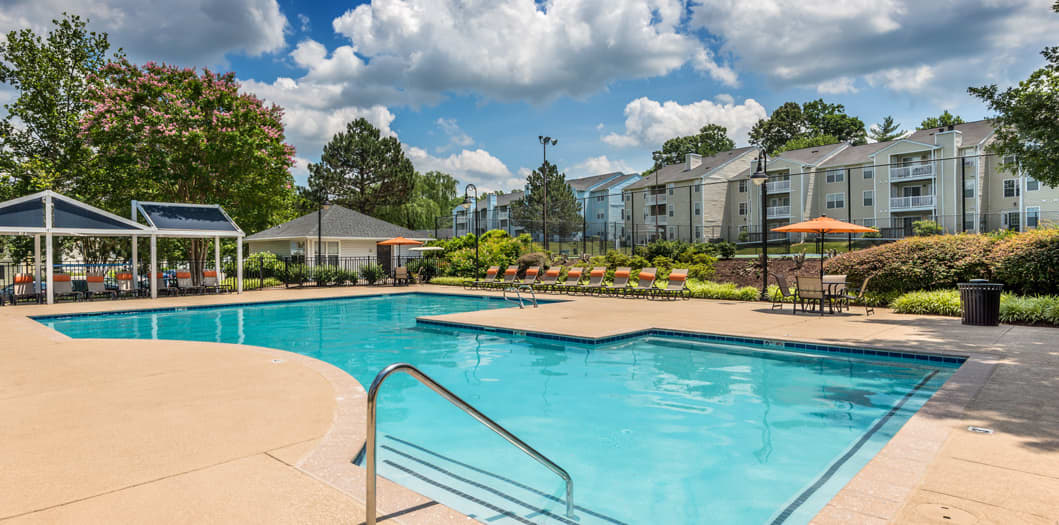 Pool & cabana at Colonial Village at Chase Gayton luxury apartment homes in Richmond, VA
