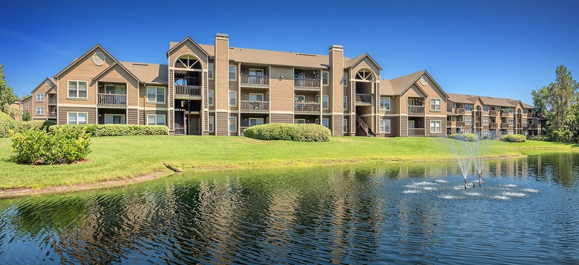 MAA Hunters Ridge at Deerwood Luxury Apartments for Rent in Jacksonville