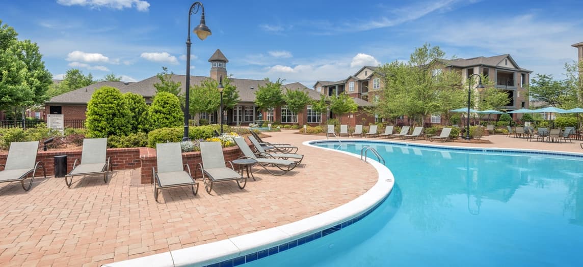 Matthews, NC Luxury Apartments Colonial Grand at Matthews Commons MAA