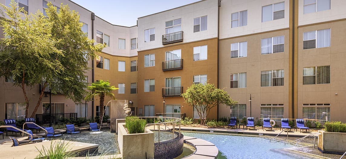 Colonial Reserve At Las Colinas Luxury Apartments In Irving Tx