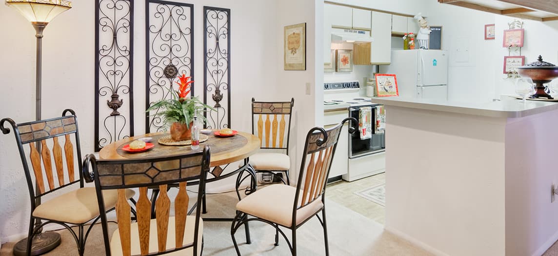 Dining Room at Lakeside Apartments luxury apartment homes in Jacksonville, FL