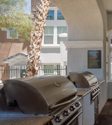 Grilling area at Colonial Grand at Palm Vista luxury apartment homes in Las Vegas, NV