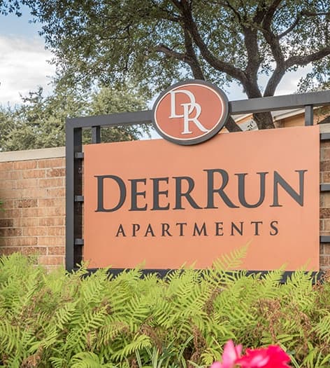 Signage at Deer Run luxury apartment homes in Carrollton, TX