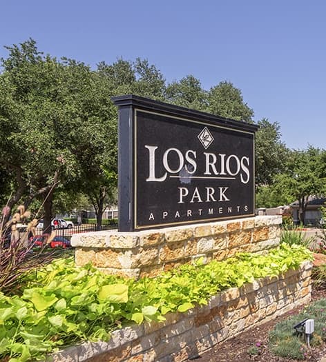 Signage at Los Rios luxury apartment homes in Plano, TX