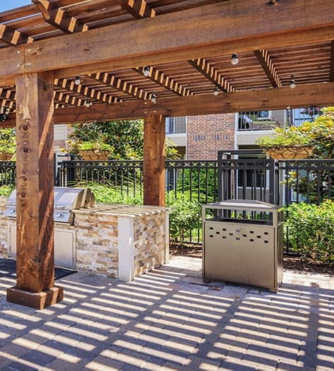 Outdoor grill area at MAA Hebron luxury apartment homes in Dallas, TX