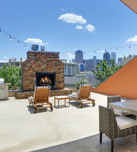 Rooftop terrace at MAA McKinney Avenue luxury apartment homes in Dallas, TX
