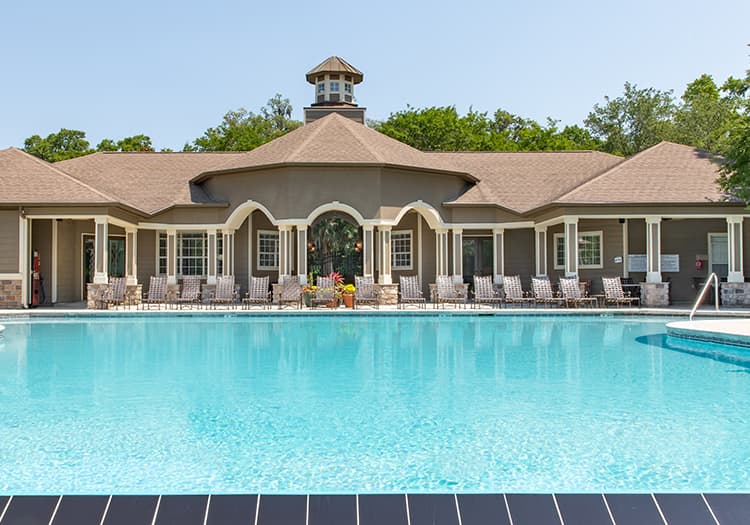 Pool 2 at Oaks at Wilmington Island luxury apartment homes in Savannah, GA