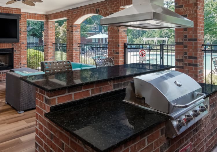 Outdoor Kitchen at MAA Providence luxury apartment homes in Raleigh, NC