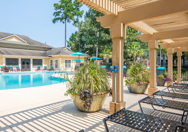 Pool and Pergola at MAA Commerce Park luxury apartment homes in Charleston, SC
