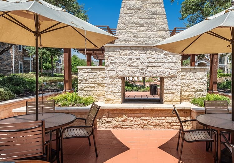 Patio at Colonial Grand at Ashton Oaks luxury apartment homes in Round Rock, TX