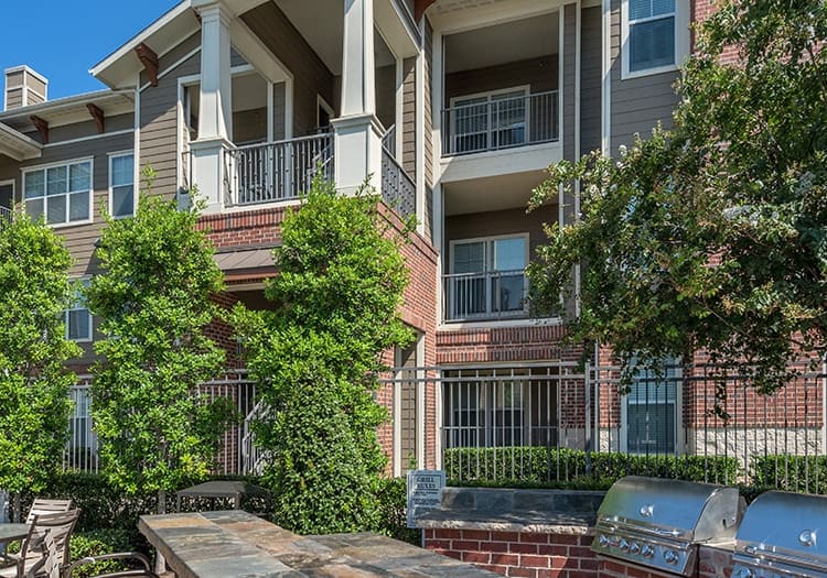 Exterior 4 at Colonial Grand at Wells Branch luxury apartment homes in Austin, TX