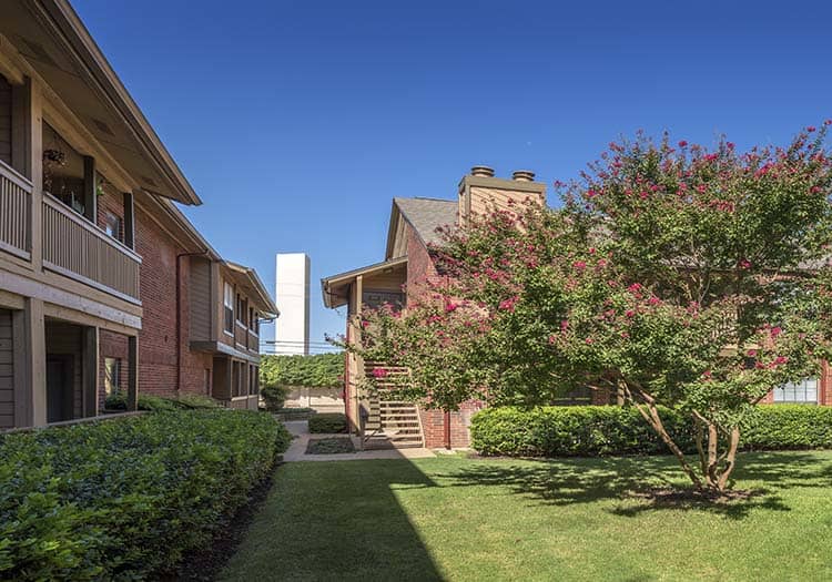 Exterior 2 at Highwood Plano luxury apartment homes in Plano, TX