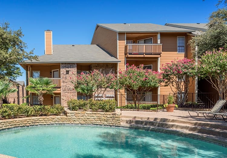 Pool at MAA Deer Run luxury apartment homes in Carrollton, TX