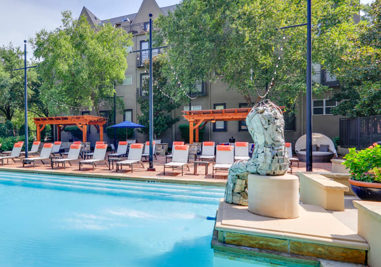 Pool at MAA Gallery luxury apartment homes in Dallas, TX